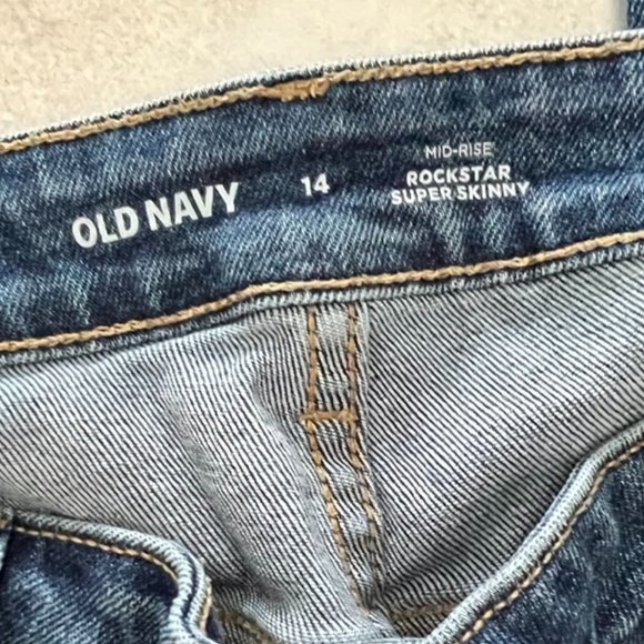 Old Navy Mid rise Rockstar Jeans - Picture 3 of 5
